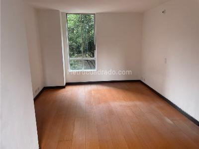 Apartamento de 2 alcobas en venta en Loma De San Julian, Medellín, 62 m² · foto 4 de 12