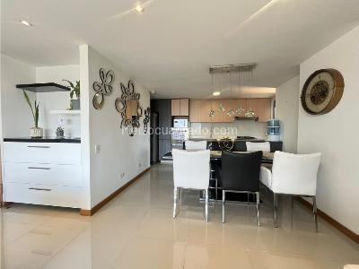 Apartamento de 3 alcobas en venta en Loma Del Escobero, Envigado, 112 m² · foto 2 de 20