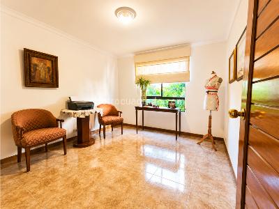 Apartamento de 3 alcobas en venta en Los Balsos N 1, Medellín, 193 m² · foto 9 de 19
