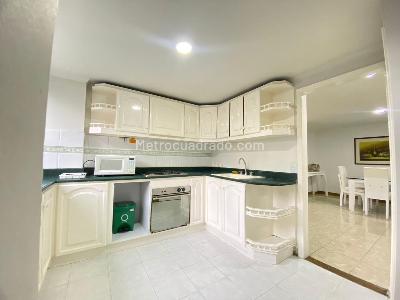 Apartamento de 3 alcobas en arriendo en Loma De Los Parra, Medellín, 180 m² · foto 2 de 11