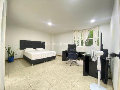 Apartamento de 3 alcobas en arriendo en Loma De Los Parra, Medellín, 180 m² · foto 5 de 11