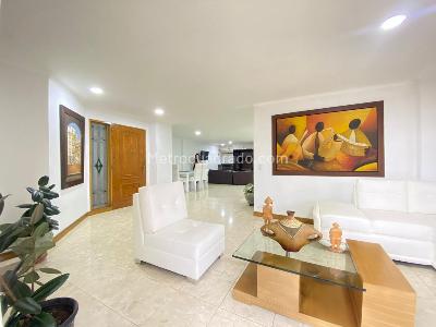 Apartamento de 3 alcobas en arriendo en Loma De Los Parra, Medellín, 180 m² · foto 10 de 11