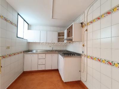Apartamento de 3 alcobas en venta en Bombona, Medellín, 97 m² · foto 4 de 11