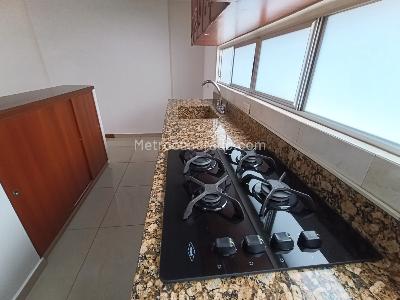 Apartamento de 3 alcobas en arriendo en Los Colores, Medellín, 94 m² · foto 2 de 24