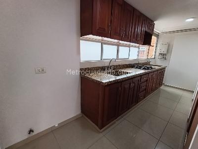 Apartamento de 3 alcobas en arriendo en Los Colores, Medellín, 94 m² · foto 3 de 24