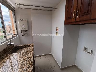 Apartamento de 3 alcobas en arriendo en Los Colores, Medellín, 94 m² · foto 4 de 24