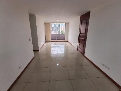 Apartamento de 3 alcobas en arriendo en Los Colores, Medellín, 94 m² · foto 10 de 24