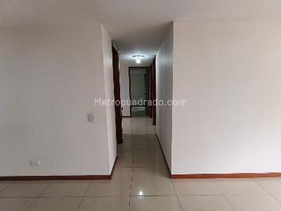 Apartamento de 3 alcobas en arriendo en Los Colores, Medellín, 94 m² · foto 11 de 24