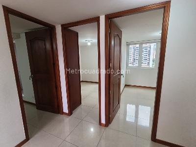 Apartamento de 3 alcobas en arriendo en Los Colores, Medellín, 94 m² · foto 14 de 24