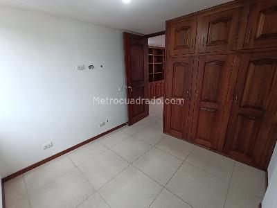 Apartamento de 3 alcobas en arriendo en Los Colores, Medellín, 94 m² · foto 18 de 24