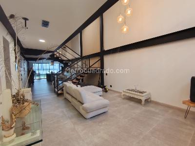 Casa de 4 alcobas en arriendo en La Castellana, Medellín, 330 m² · foto 3 de 20