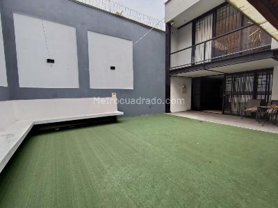 Casa de 4 alcobas en arriendo en La Castellana, Medellín, 330 m² · foto 9 de 20