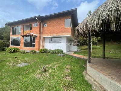 Casa de 5 alcobas en arriendo en Loma Del Escobero Envigado, Envigado, 350 m² · foto 4 de 20