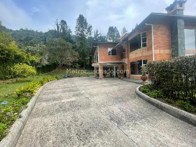 Casa de 5 alcobas en arriendo en Loma Del Escobero Envigado, Envigado, 350 m² · foto 5 de 20