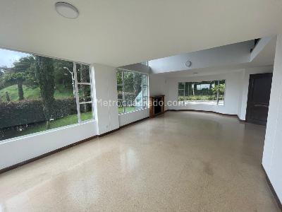 Casa de 5 alcobas en arriendo en Loma Del Escobero Envigado, Envigado, 350 m² · foto 7 de 20