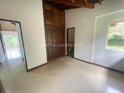 Casa de 5 alcobas en arriendo en Loma Del Escobero Envigado, Envigado, 350 m² · foto 8 de 20