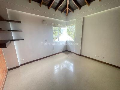 Casa de 5 alcobas en arriendo en Loma Del Escobero Envigado, Envigado, 350 m² · foto 12 de 20