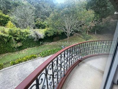 Casa de 5 alcobas en arriendo en Loma Del Escobero Envigado, Envigado, 350 m² · foto 18 de 20