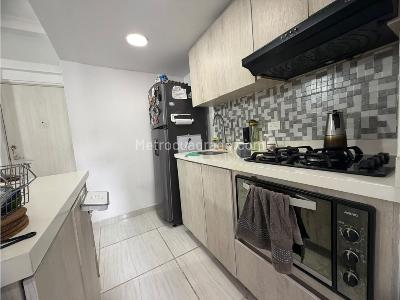 Apartamento de 3 alcobas en venta en San Jose, Sabaneta, 58 m² · foto 3 de 20