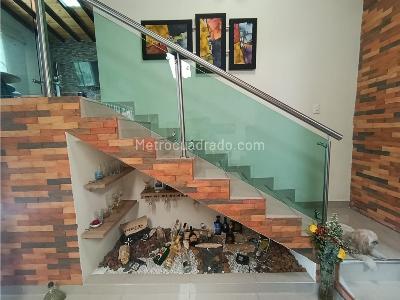 Casa de 4 alcobas en venta en Santa Teresita, Medellín, 181 m² · foto 3 de 12