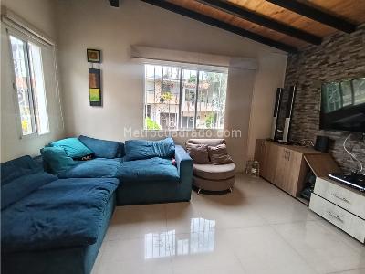 Casa de 4 alcobas en venta en Santa Teresita, Medellín, 181 m² · foto 4 de 12