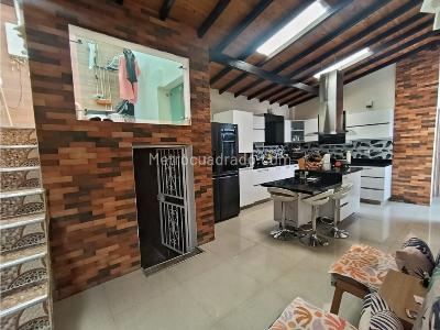 Casa de 4 alcobas en venta en Santa Teresita, Medellín, 181 m² · foto 5 de 12