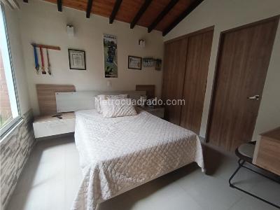 Casa de 4 alcobas en venta en Santa Teresita, Medellín, 181 m² · foto 6 de 12