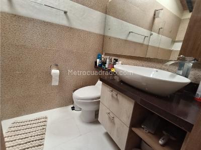 Casa de 4 alcobas en venta en Santa Teresita, Medellín, 181 m² · foto 9 de 12