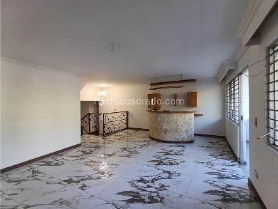 Casa de 4 alcobas en venta en La Almeria, Medellín, 204 m² · foto 2 de 6