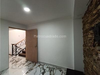 Casa de 4 alcobas en venta en La Almeria, Medellín, 204 m² · foto 3 de 6