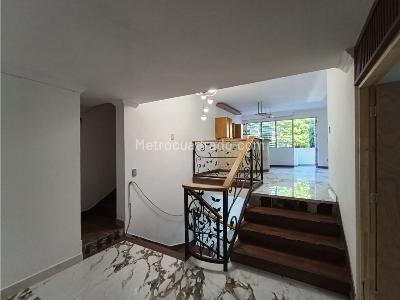 Casa de 4 alcobas en venta en La Almeria, Medellín, 204 m² · foto 5 de 6