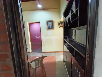 Casa de 5 alcobas en venta en La Mansion, Medellín, 121 m² · foto 2 de 15