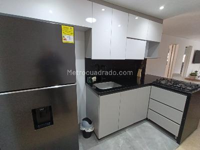 Apartamento de 4 alcobas en arriendo en Florida Nueva, Medellín, 130 m² · foto 3 de 18