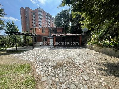 Casa de 5 alcobas en arriendo en El Trianon, Envigado, 1300 m² · foto 2 de 20