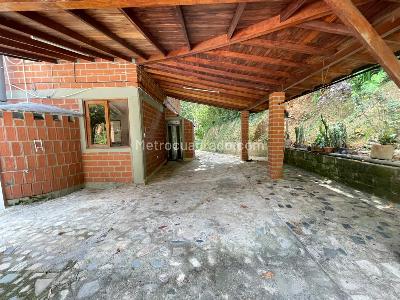 Casa de 5 alcobas en arriendo en El Trianon, Envigado, 1300 m² · foto 4 de 20