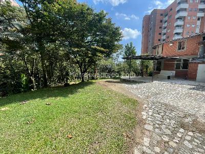Casa de 5 alcobas en arriendo en El Trianon, Envigado, 1300 m² · foto 6 de 20