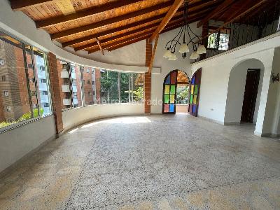 Casa de 5 alcobas en arriendo en El Trianon, Envigado, 1300 m² · foto 12 de 20