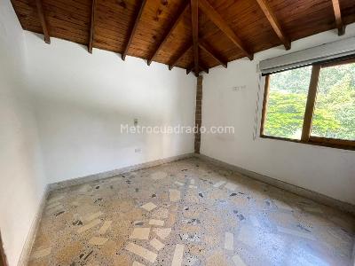 Casa de 5 alcobas en arriendo en El Trianon, Envigado, 1300 m² · foto 20 de 20