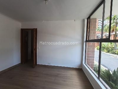 Casa de 4 alcobas en arriendo en El Tesoro, Medellín, 250 m² · foto 5 de 20