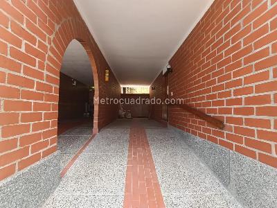 Casa de 4 alcobas en arriendo en El Tesoro, Medellín, 250 m² · foto 7 de 20