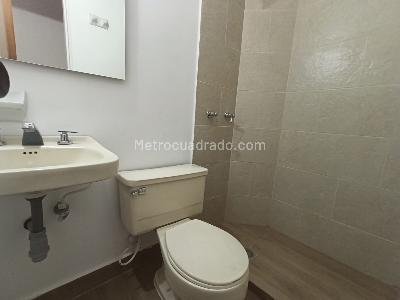 Casa de 4 alcobas en arriendo en El Tesoro, Medellín, 250 m² · foto 15 de 20