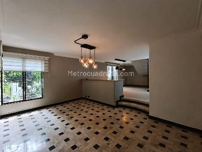 Casa de 3 alcobas en arriendo en El Tesoro, Medellín, 220 m² · foto 2 de 20