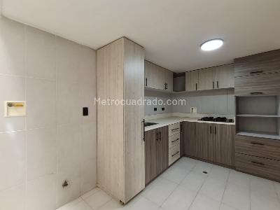 Casa de 3 alcobas en arriendo en El Tesoro, Medellín, 220 m² · foto 8 de 20