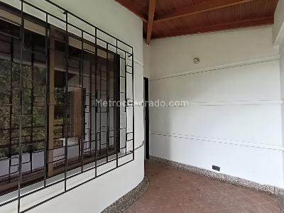 Casa de 3 alcobas en arriendo en El Tesoro, Medellín, 220 m² · foto 10 de 20