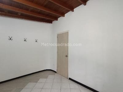 Casa de 3 alcobas en arriendo en El Tesoro, Medellín, 220 m² · foto 12 de 20