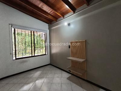 Casa de 3 alcobas en arriendo en El Tesoro, Medellín, 220 m² · foto 13 de 20