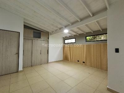 Casa de 3 alcobas en arriendo en El Tesoro, Medellín, 220 m² · foto 14 de 20