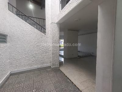 Casa en arriendo en Belen Malibu, Medellín, 320 m² · foto 6 de 20