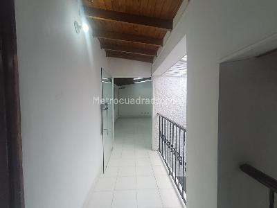 Casa en arriendo en Belen Malibu, Medellín, 320 m² · foto 14 de 20