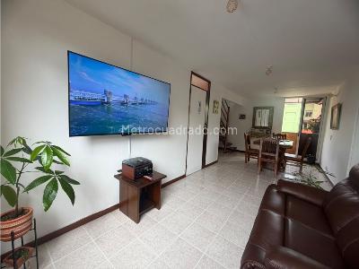 Apartamento de 4 alcobas en venta en Aliadas Del Sur, Sabaneta, 96 m² · foto 2 de 20